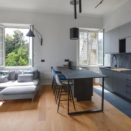 Beautiful In With House Sea View Apartment